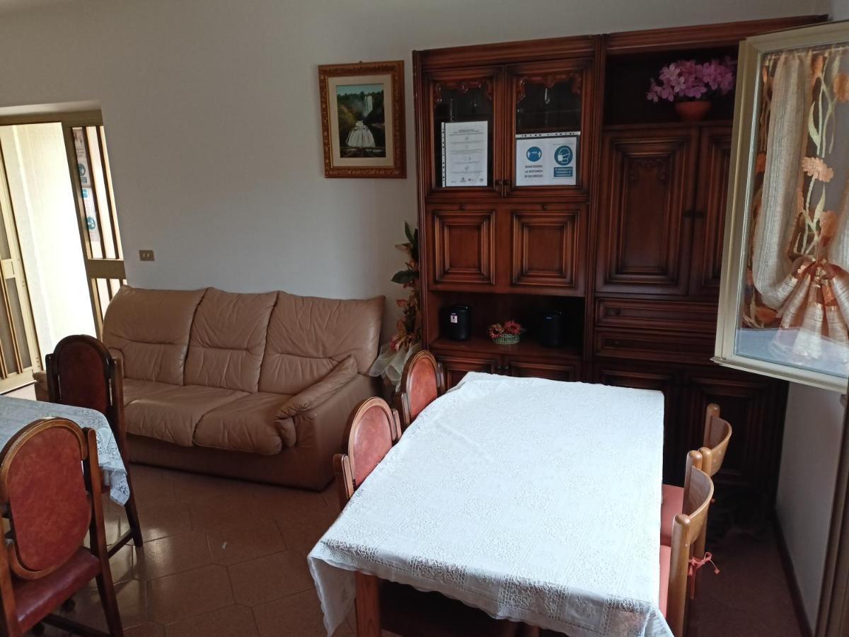 Da Angela - Camere Con Bagno Privato A Foligno Vicino Al Centro Экстерьер фото